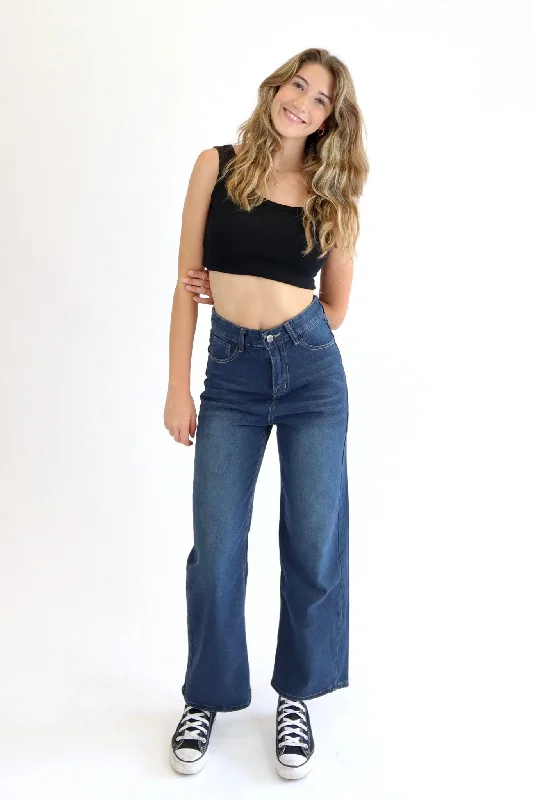 Mid Rise dad jeans in mid vintage blue